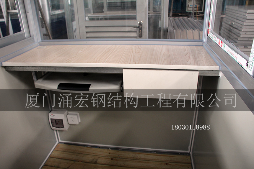 小區(qū)門(mén)衛(wèi)室崗?fù)? src=
